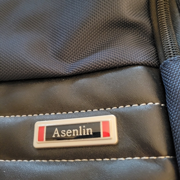 Asenlin Backpack - Picture 3 of 4